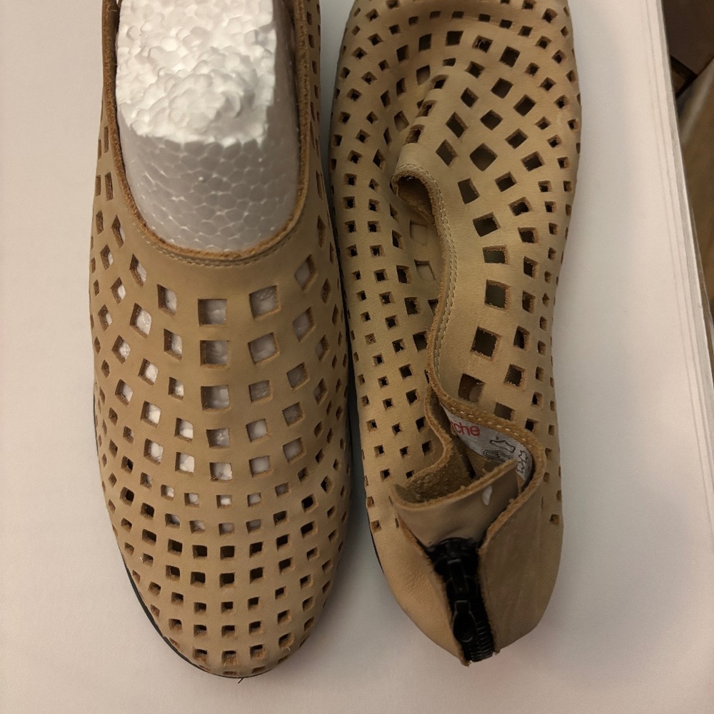 Arche tan shoes Never worn